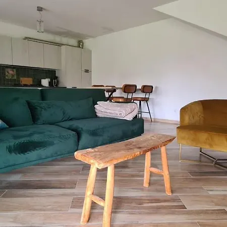 Azzurra Immersa Nel Verde Tra Firenze, Arezzo E Siena *