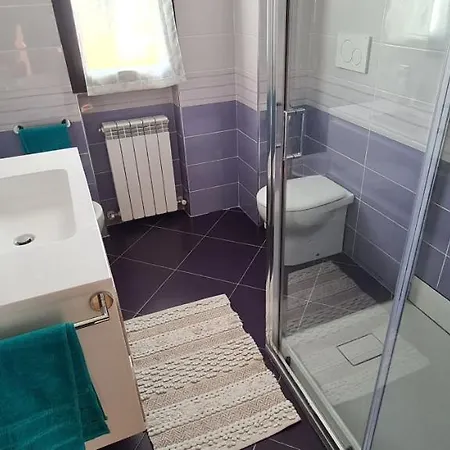 Azzurra Immersa Nel Verde Tra Firenze, Arezzo E Siena *